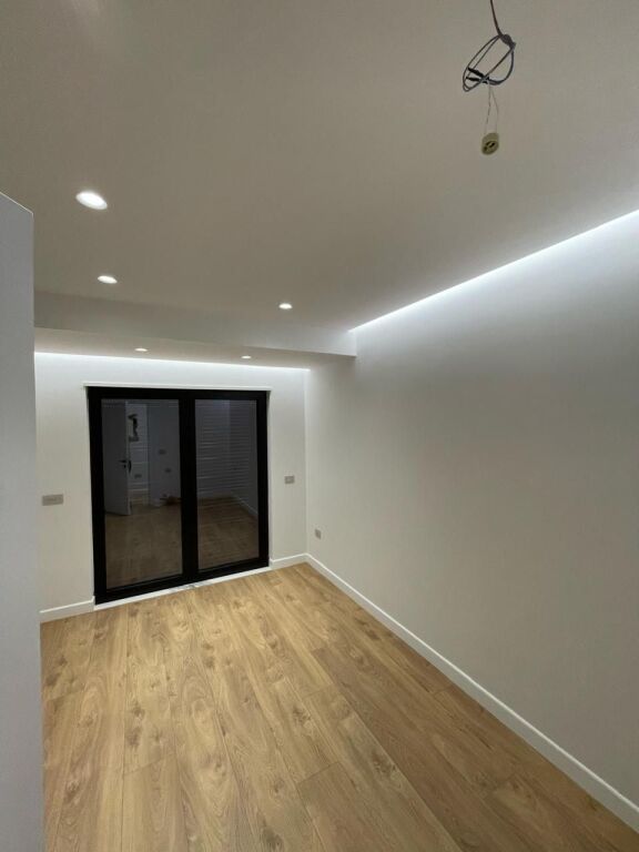 In Affitto Appartamento 3+1+2 Bagni + +1 Posto Auto + 1 Balcone