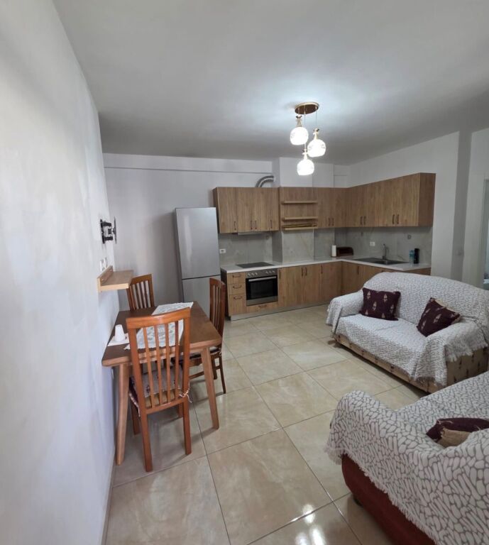 Astir, jepet me qera apartament 2+1 45.000 Lek!
