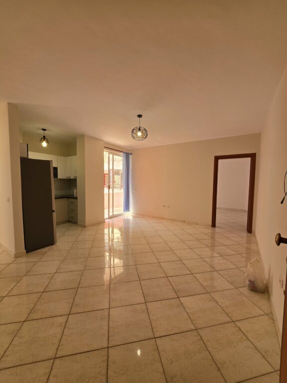 🏡 Apartament 2+1 me qera  📍 Misto Mame, Rruga Besim Alla, pallatet Çabej   🏢 Kati 2 🛗 Me ashensor  📐 Sipërfaqja: 76m²  💰 Çmimi: 35.000 Lekë/Muaj (i diskutueshëm)