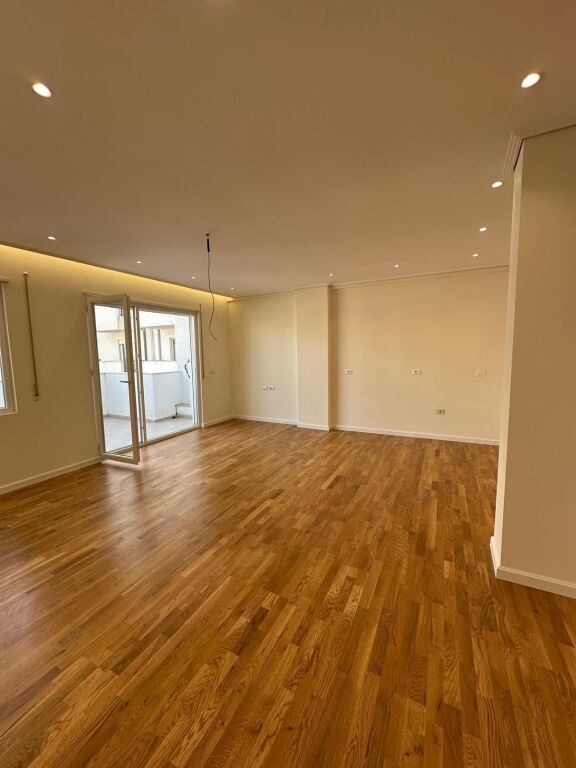 Shitet apartament 2+1 per qera Fresk !