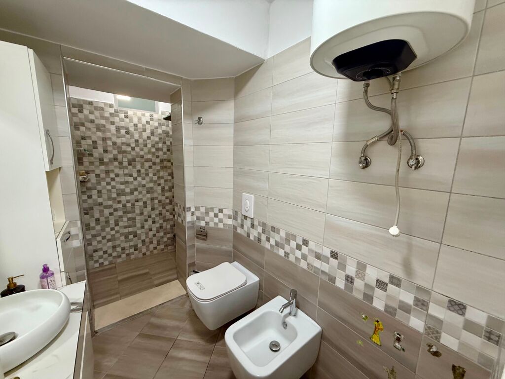 📣 QERA SUPER Apartament 2+1 📍 Rruga “Mine Peza” ✨  🏢 Kati 2 (Pa Ashensor) 📐 Siperfaqe 100 m2 🔹 Depo 🔹 Ballkon 🛋️ Mobilim Cilesor  💶 Cmimi 850 Euro/Muaj