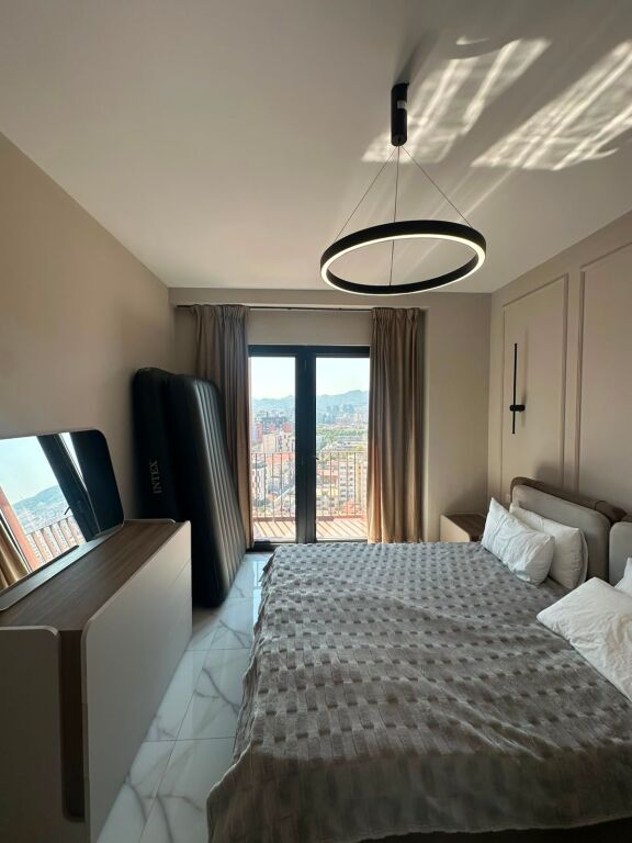 SUPER APARTAMENT 3+1+2 ME QIRA – RRUGA E KAVAJËS