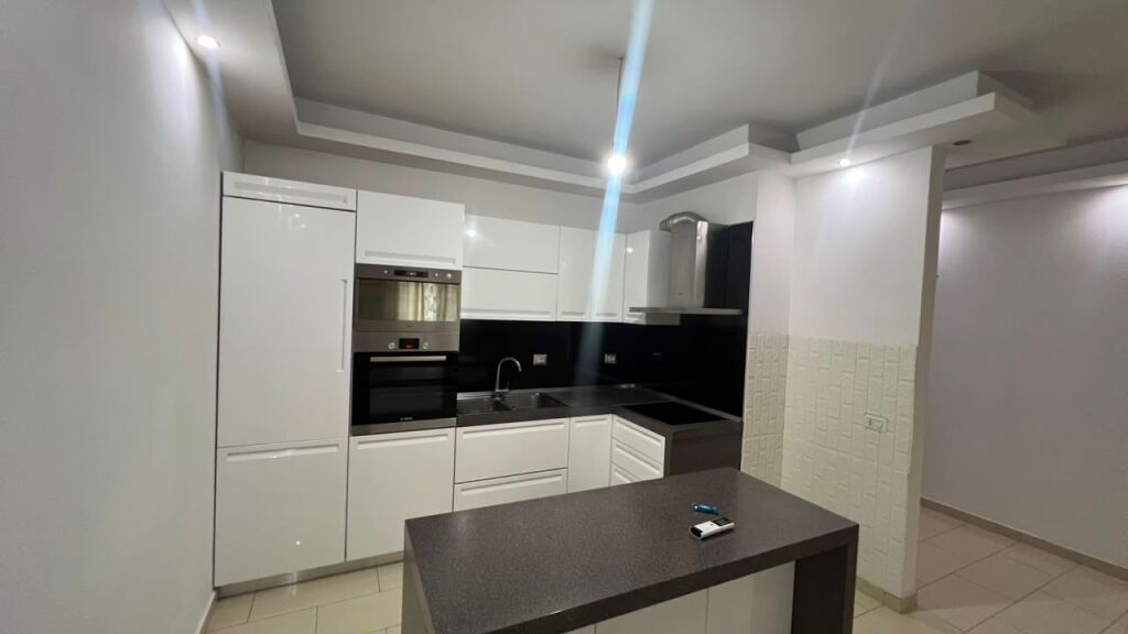 SHITET APARTAMENT 2+1 + BALLKON YZBERISHT