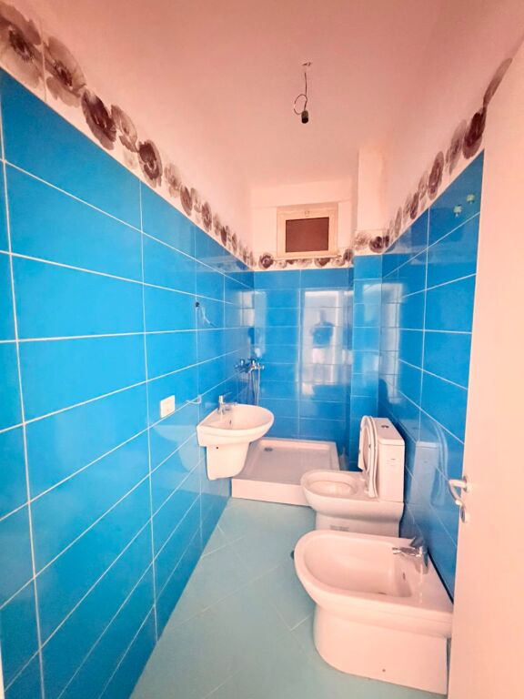 SHITET APARTAMENT 2+1+2 NE ZONEN E ISH URT, DURRES