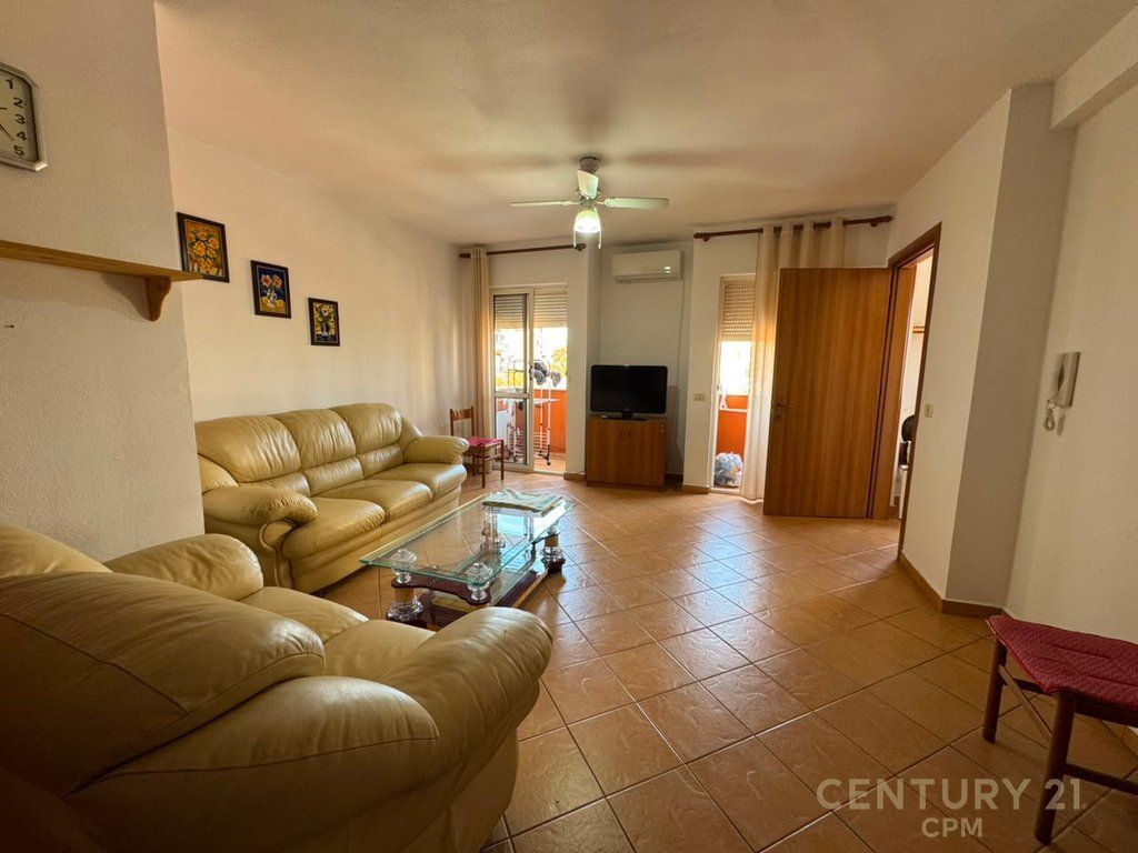 JEPET APARTAMENT 2+1 ME QIRA – PAZARI I RI, TIRANË