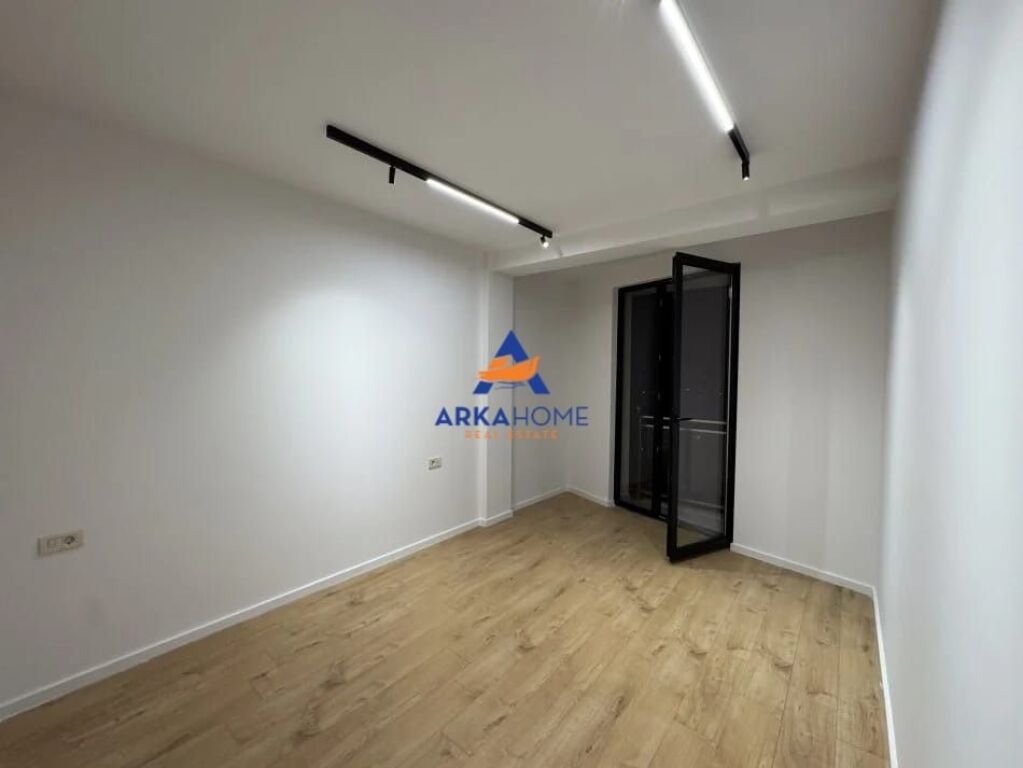 JEPET ME QERA APARTAMENT 2+1+BALLKON "RRUGA MINE PEZA" 90.000 LEKE