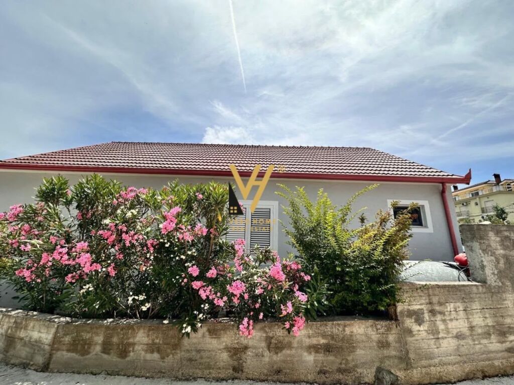 VILLA SU DUE PIANI IN AFFITTO A TEGU 150.000 LEKE