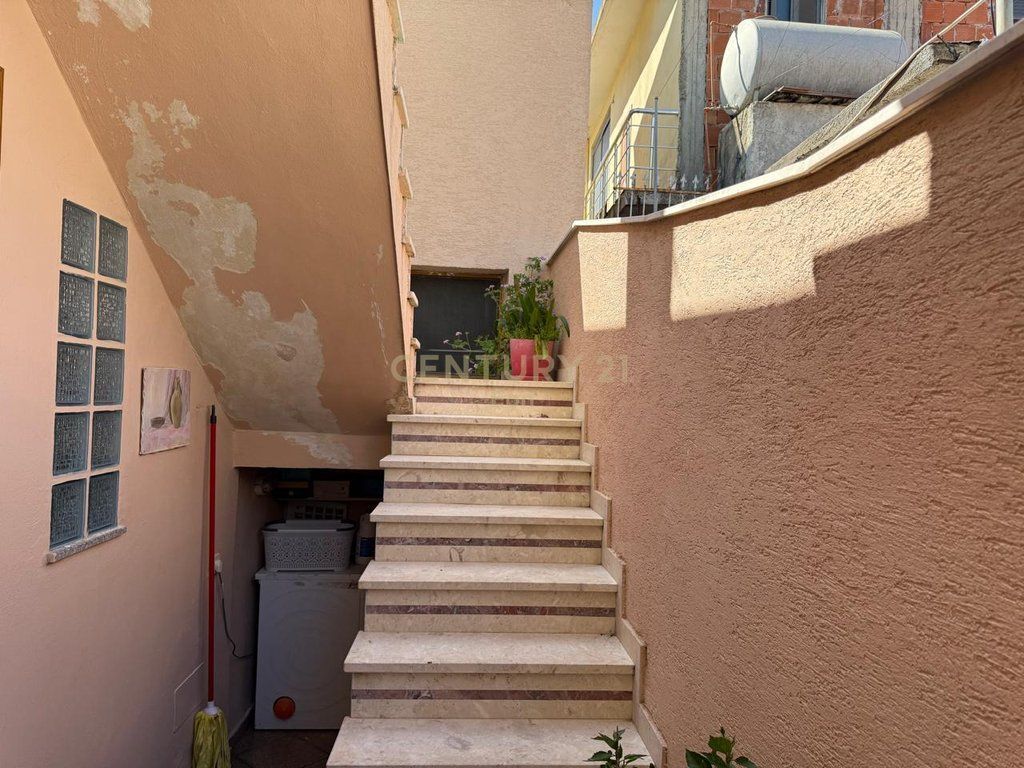 Shitet Shtëpi Private ne Lagjen Nr.7, Durrës !