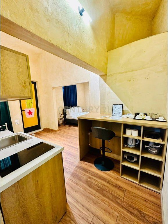 Biznes Airbnb në shitje te Rruga e Durrësit!