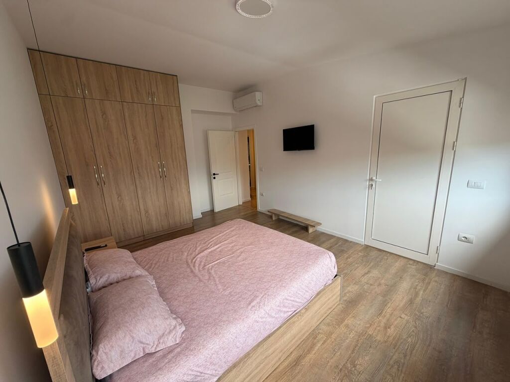 🏡 Jepet me qira 1+1 – i pabanuar më parë 📍 Përballë Delijorgji, tek Karburant Kastrati💶 60000 Leke/ muaj