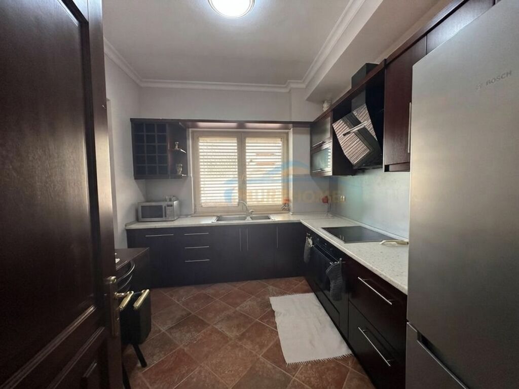 Affitto, Appartamento 2+1, Blloku, Tirana.