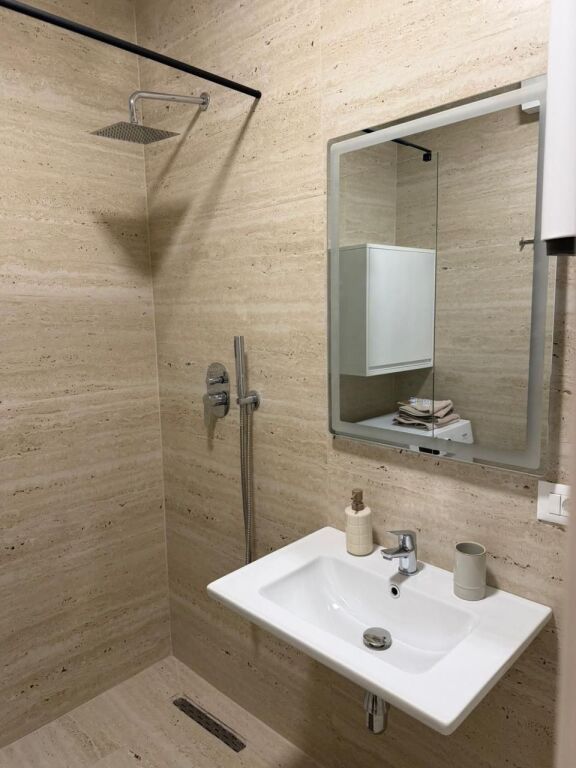 Apartament 1+1 per qera Fusha e Aviacionit !