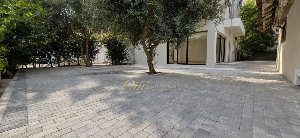 SHOP FOR SALE; NEW MARKET CENTER