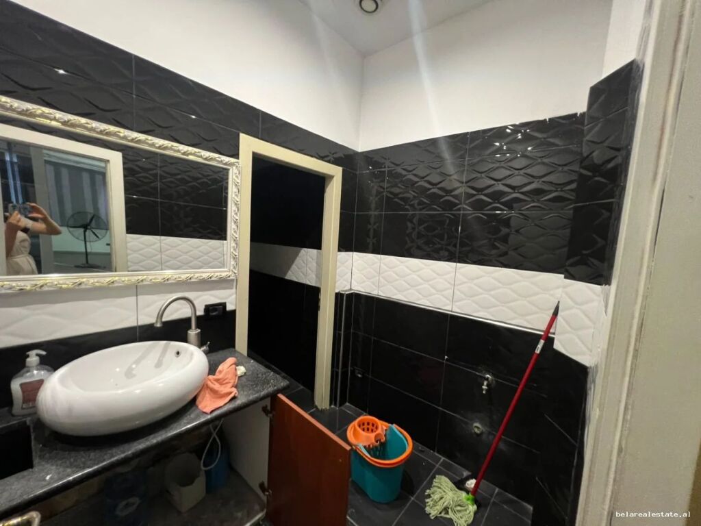 Zyre Me Qera Tek Ish-Restorant Durresi (ID BZ21033) Tirane