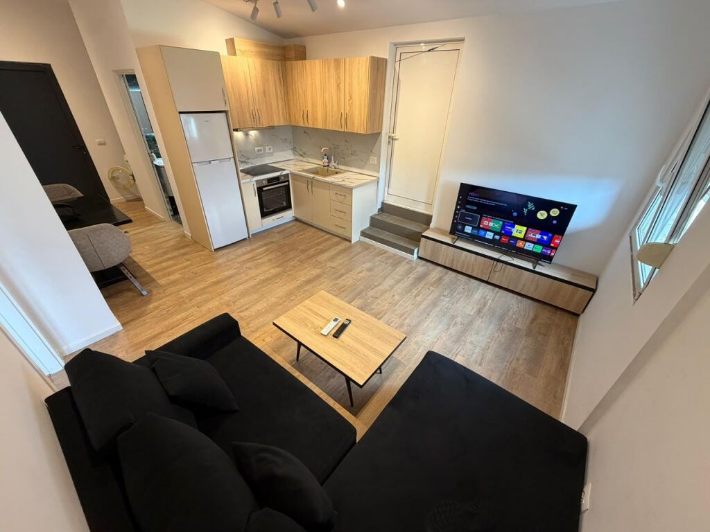 🏡 Jepet me qira 1+1 – i pabanuar më parë 📍 Përballë Delijorgji, tek Karburant Kastrati💶 60000 Leke/ muaj