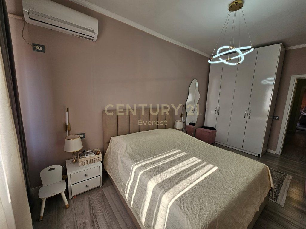 YZBERISHT, APARTAMENT 2+1+2+PARKIM PER QIRA