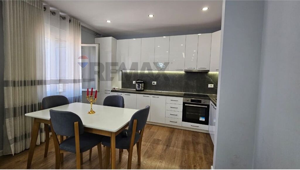 Jepet me qira apartament 2+1 te Zogu i Zi!