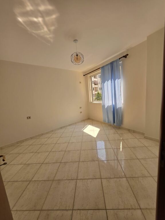 🏡 Apartament 2+1 me qera  📍 Misto Mame, Rruga Besim Alla, pallatet Çabej   🏢 Kati 2 🛗 Me ashensor  📐 Sipërfaqja: 76m²  💰 Çmimi: 35.000 Lekë/Muaj (i diskutueshëm)