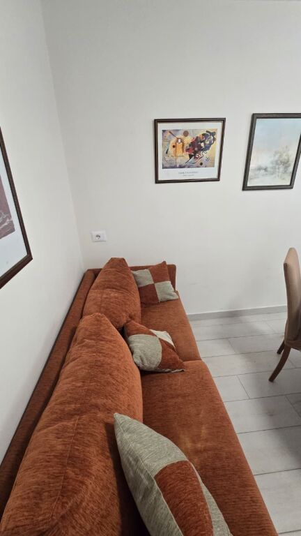🏡 Jepet me Qira 2+1 📍Rruga e Durrësit💰 80,000 lekë/muaj bruto