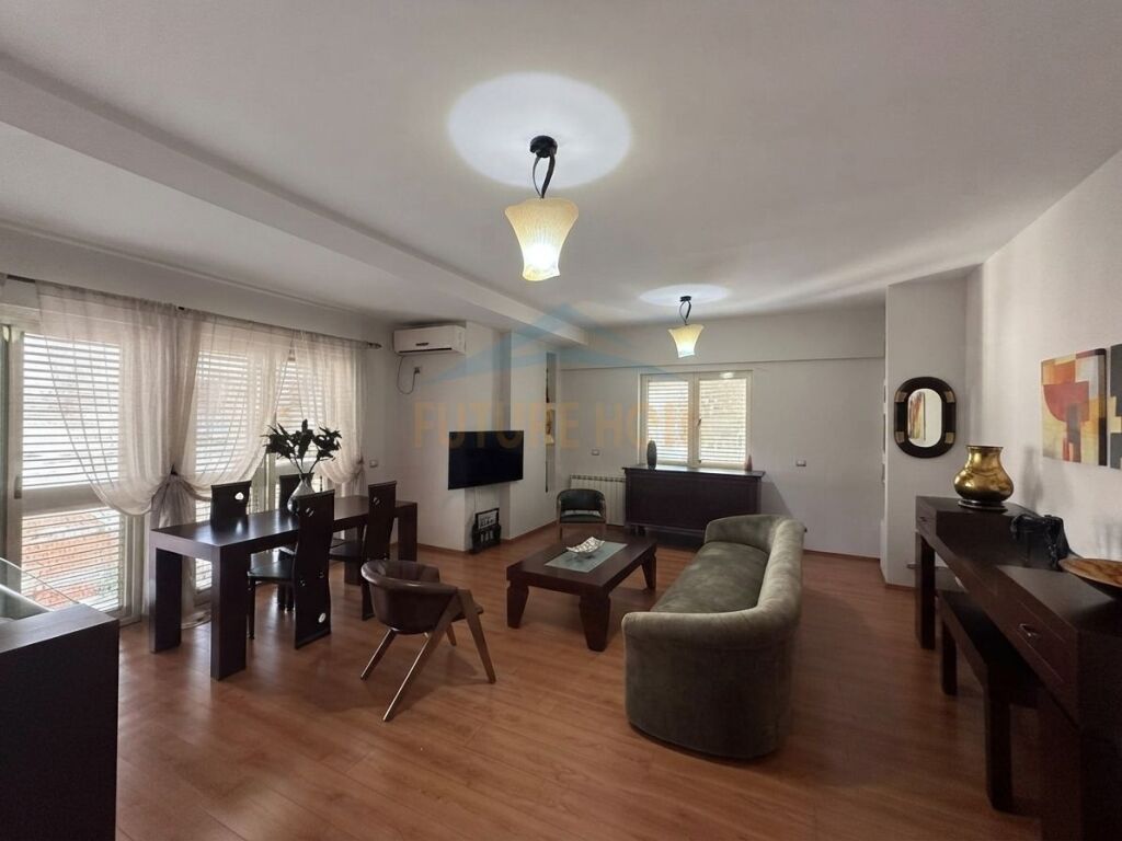 Affitto, Appartamento 2+1, Blloku, Tirana.