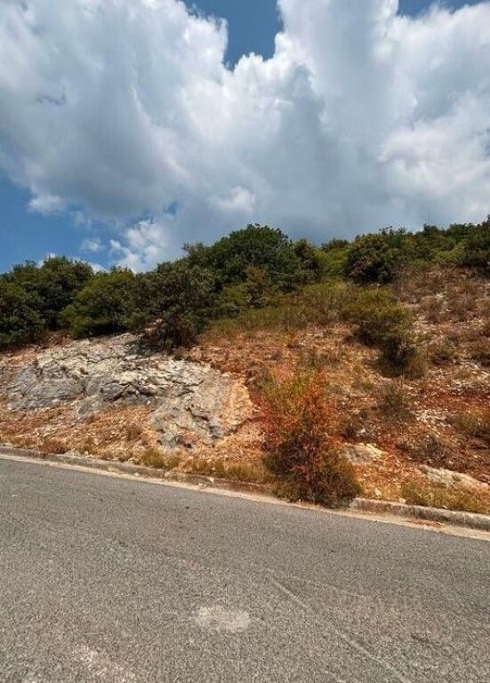Shitet toke ne Lanabregas 143,000 €