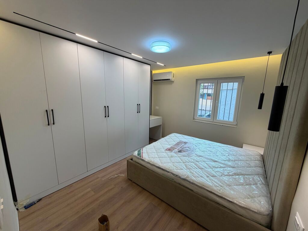 🏡 Shitet apartament 1+1, me verandë dhe parkim të sigurt përpara