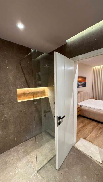 Apartament 2+1 me qira tek Liqeni i Thate