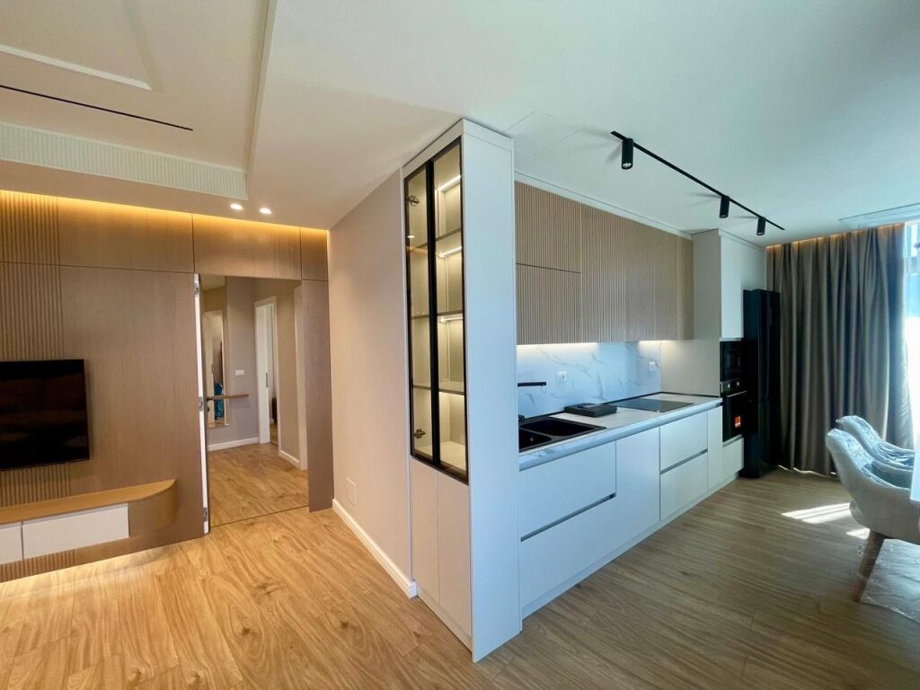 Jepet me qera apartament 2+1 me 2 tualete tek Lake View Residence