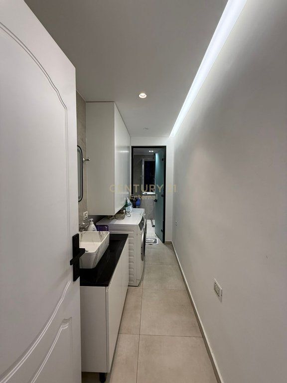 PRIVATE HOUSE + SHOP FOR SALE | PORCELAN