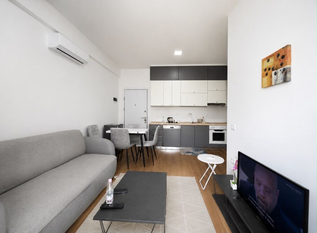 In Fresk apartment for rent 37,000 leke
