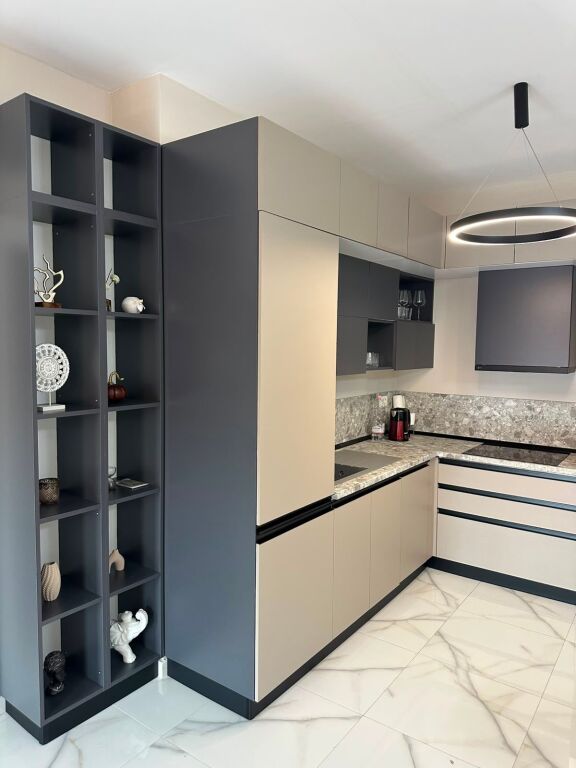 SUPER APARTAMENT 3+1+2 ME QIRA – RRUGA E KAVAJËS