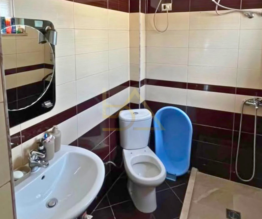SHITET APARTAMENT 1+1 – LAPRAKË, PRANË SPITALIT USHTARAK
