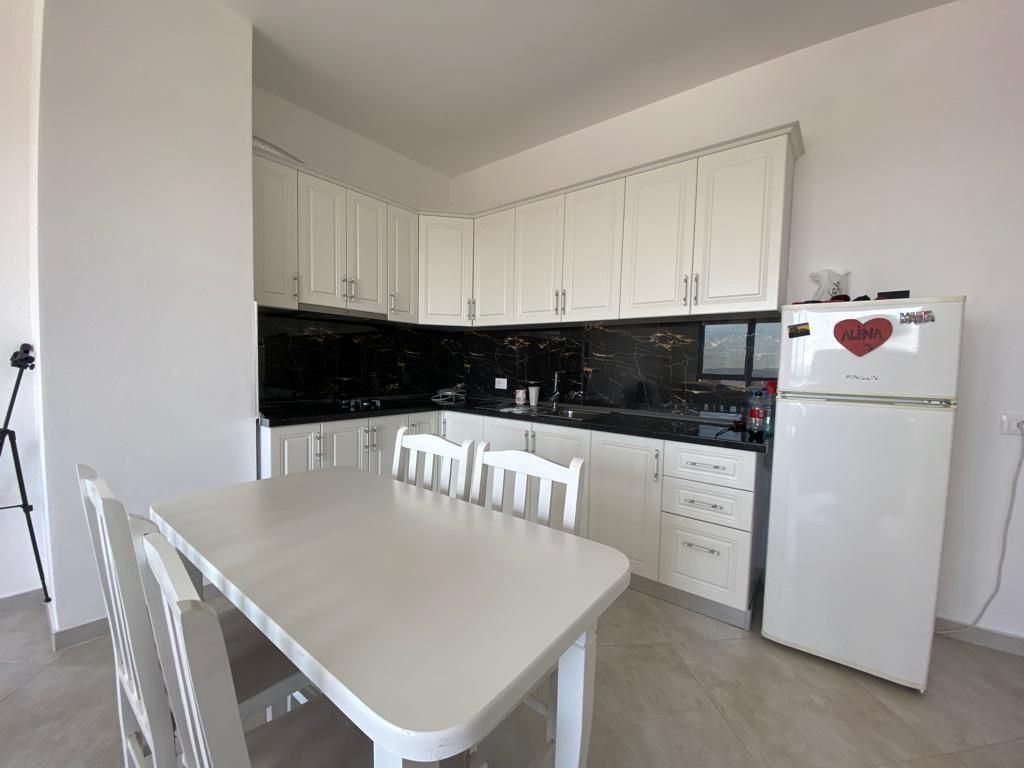 Jepet Apartament 1+1 me qera Tek Farmacia 10  Id 5372