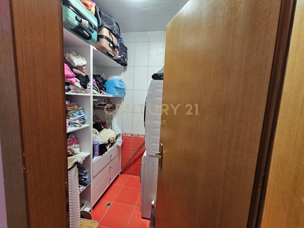 YZBERISHT, APARTAMENT 2+1+2+PARKIM PER QIRA