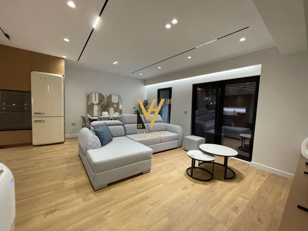 JEPET APARTAMENT 3+1+2+BLK ME QERA TE KODRA E DIELLIT 1.600 EURO