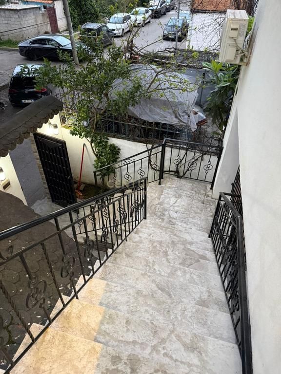 PRIVATE HOUSE + SHOP FOR SALE | PORCELAN