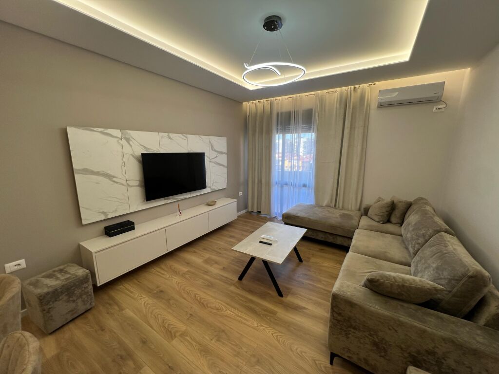APARTAMENT ME QIRA RRUGA KAVAJES