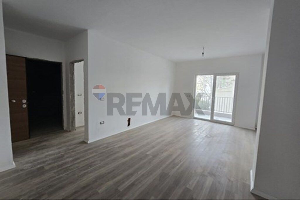 Shitet apartament 1+1 ne Laprake tek Rezidenca Aura.
