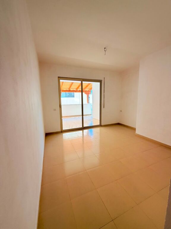 SHITET APARTAMENT 2+1+2 NE ZONEN E ISH URT, DURRES