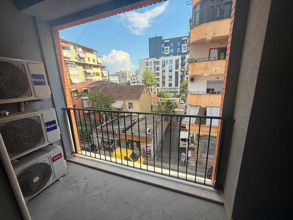 AMBIENT PREMIUM PËR ZYRË 2 PARKIME​ TE 21 DHJETORI