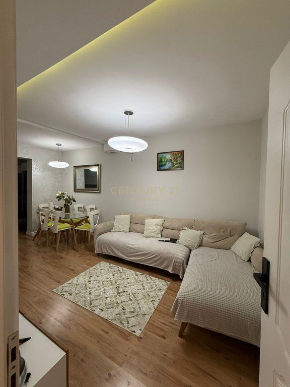 PRIVATE HOUSE + SHOP FOR SALE | PORCELAN