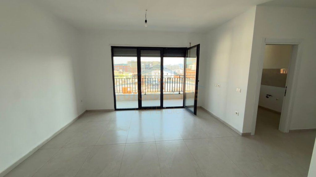 Qera, Apartament 3+1+2, Kompleksi Ndregjoni, Tirane