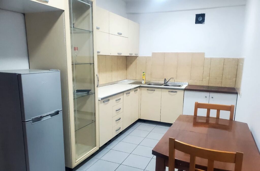 Jepet Me Qera Apartament 1+1+1 Ballkon