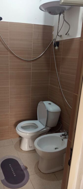 GARSIONERE 30000 LEKE.STACIONI I TRENIT