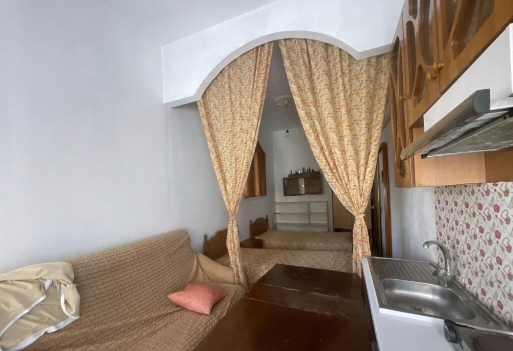 GARSIONERE 15000 LEKE.VILAT GJERMANE.HOTEL DEJA