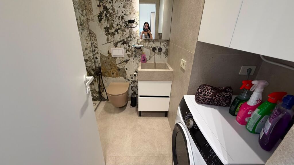 📣 SUPER AFFITTO Appartamento 1+1 📍 Golden Tower Residence 🛣️ Via Mine Peza ✨   🏢 Nuova Costruzione  🪜 12° Piano (Con Ascensore)  🛋️ Arredato Con Condizioni Moderne  ✅ Mai Abitato Prima   💶 Prezzo 80.000 Leke/Mese