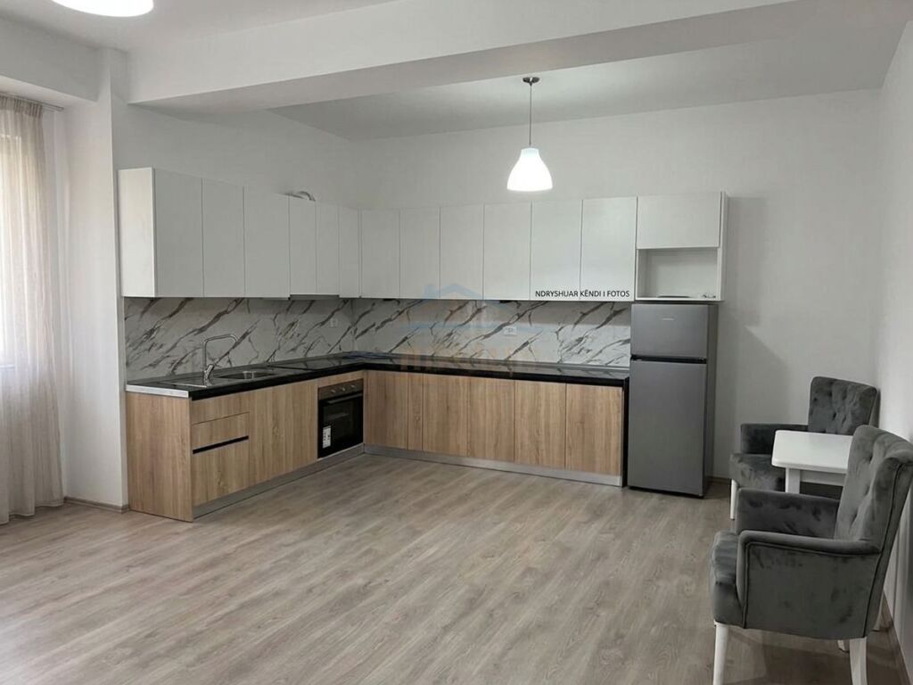 Affitto, Appartamento 2+1+2, Complesso Mangalem, Tirana.