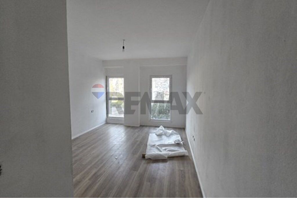 Shitet apartament 1+1 ne Laprake tek Rezidenca Aura.