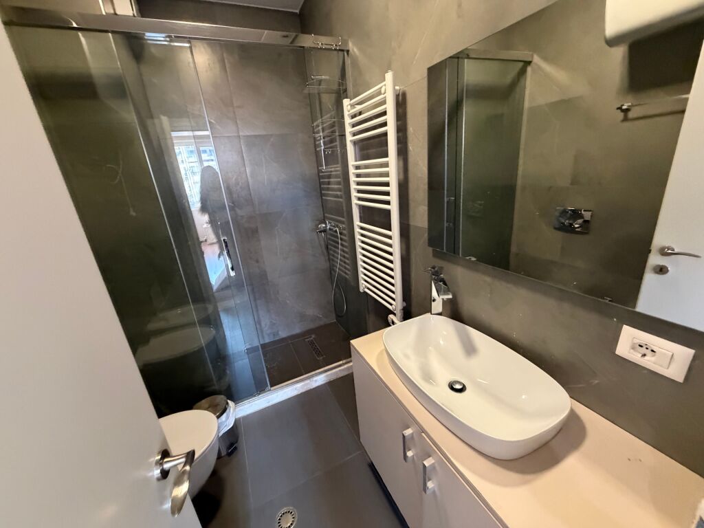 Perball Toptanit, Apartment 2+1+2 per qira