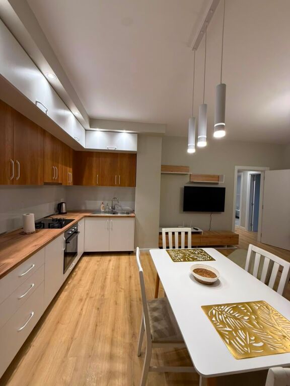 🏡 APPARTAMENTO IN AFFITTO 1+1 – ASTIR  📍 Posizione: Astir, Tirana💰 Affitto: 60.000 lek/mese